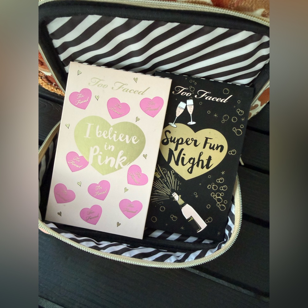 Too Faced / Nikki Tutorials Eyeshadow Palette set with case.